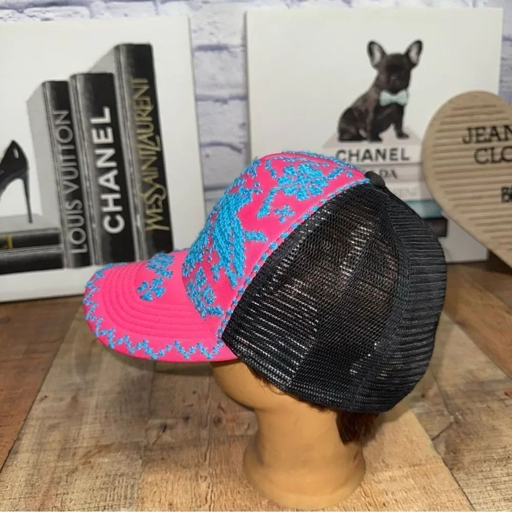 Embroidered trucker hat - Picture 9 of 9